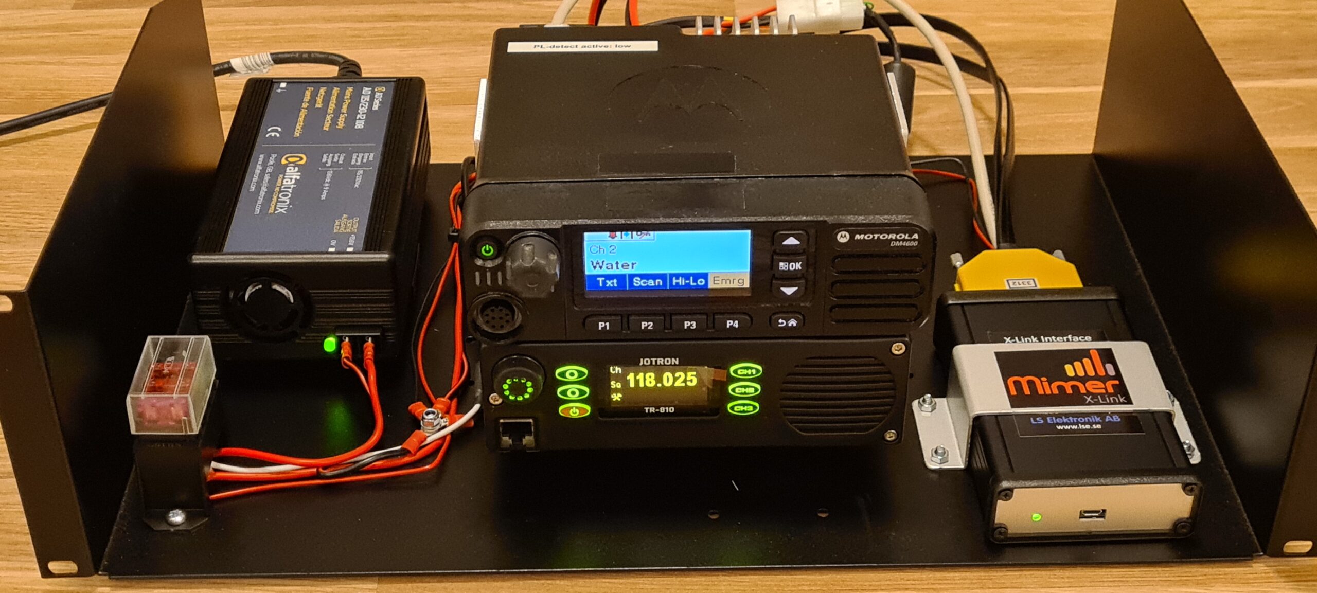 Rack shelf with X-Link of DMR to Airband